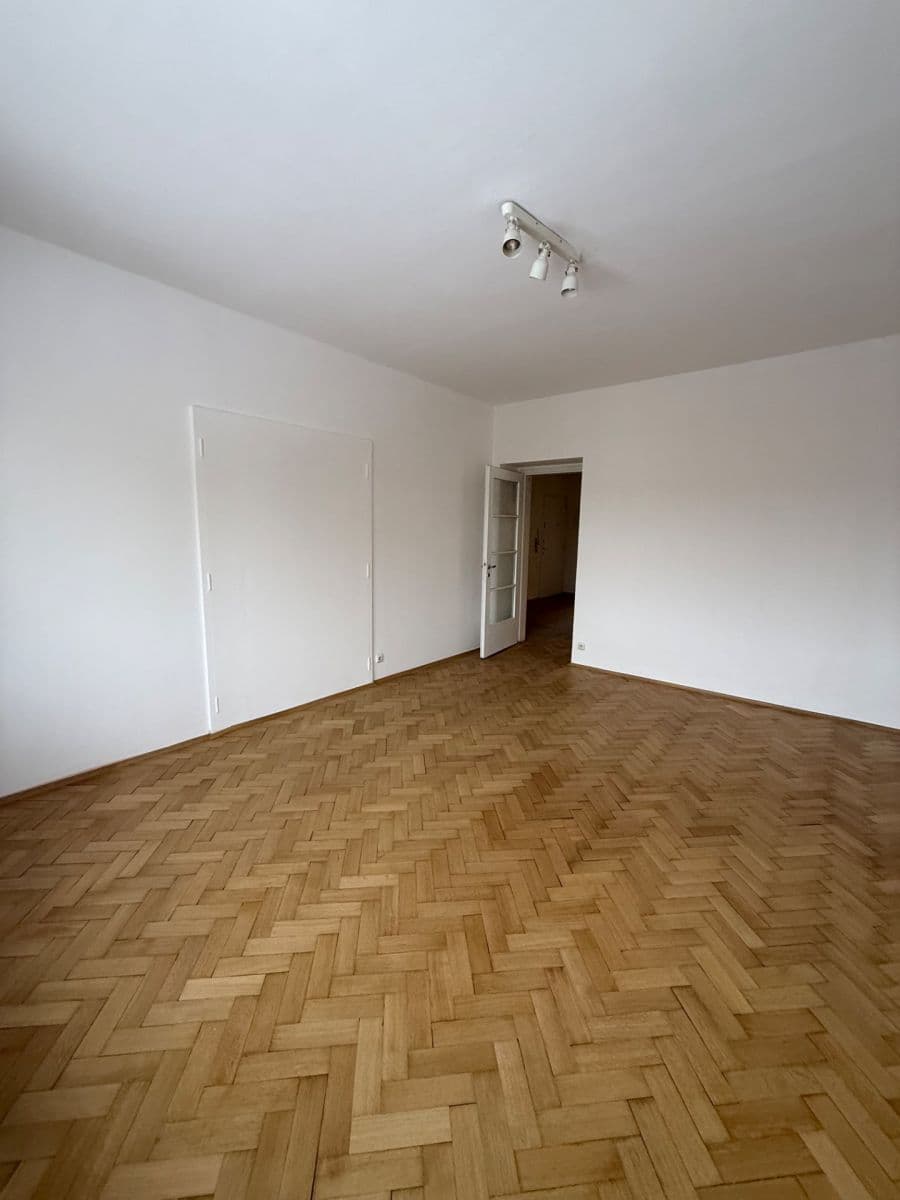 Prenájom bytu 3-izbový 108 m², Nikoly Tesly, Praha, Praha Prenájom bytu 3-izbový 108 m², Nikoly Tesly, Praha, Praha