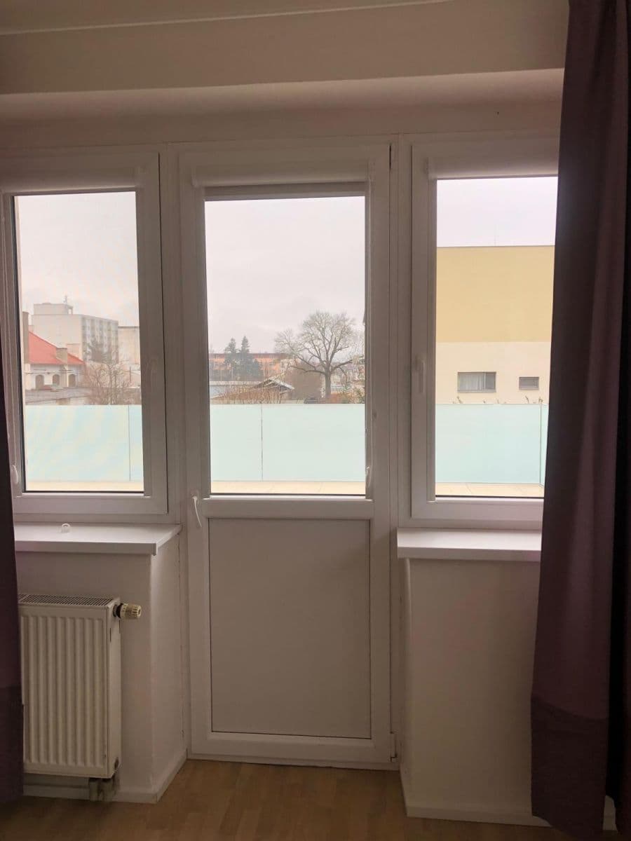 Prenájom bytu 3-izbový 80 m², Prvomájová, Praha, Praha Prenájom bytu 3-izbový 80 m², Prvomájová, Praha, Praha