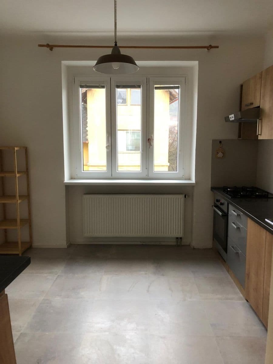 Prenájom bytu 3-izbový 80 m², Prvomájová, Praha, Praha Prenájom bytu 3-izbový 80 m², Prvomájová, Praha, Praha