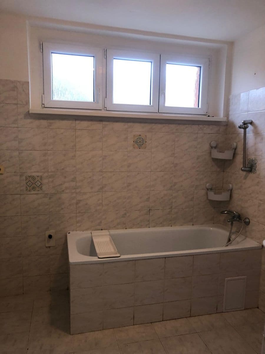 Prenájom bytu 3-izbový 80 m², Prvomájová, Praha, Praha Prenájom bytu 3-izbový 80 m², Prvomájová, Praha, Praha