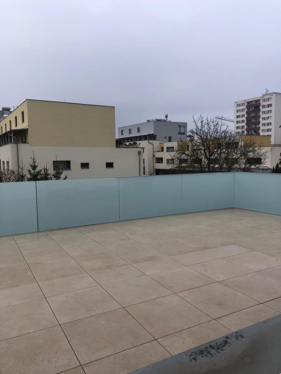 Prenájom bytu 3-izbový 80 m², Prvomájová, Praha, Praha Prenájom bytu 3-izbový 80 m², Prvomájová, Praha, Praha