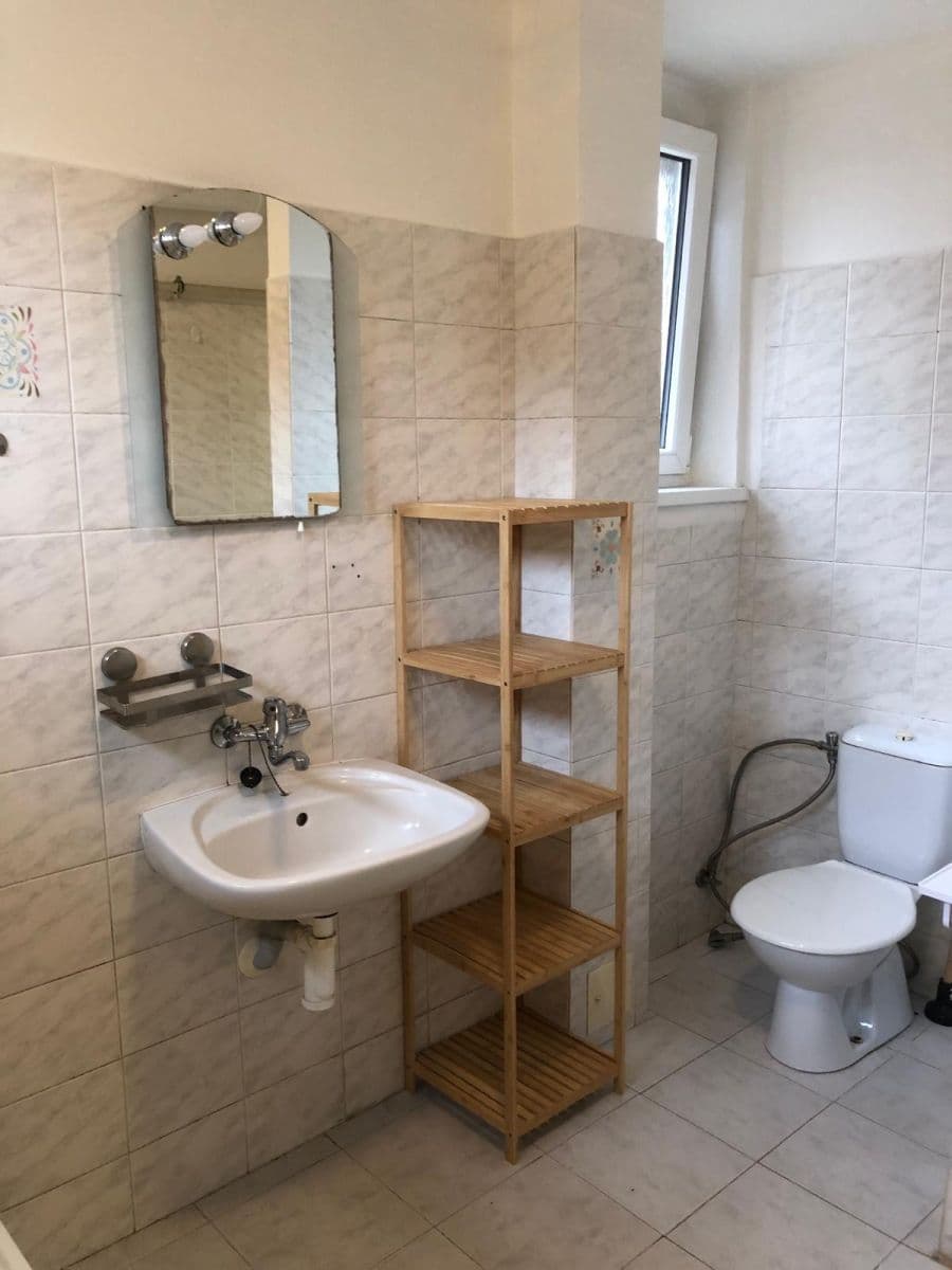 Prenájom bytu 3-izbový 80 m², Prvomájová, Praha, Praha Prenájom bytu 3-izbový 80 m², Prvomájová, Praha, Praha