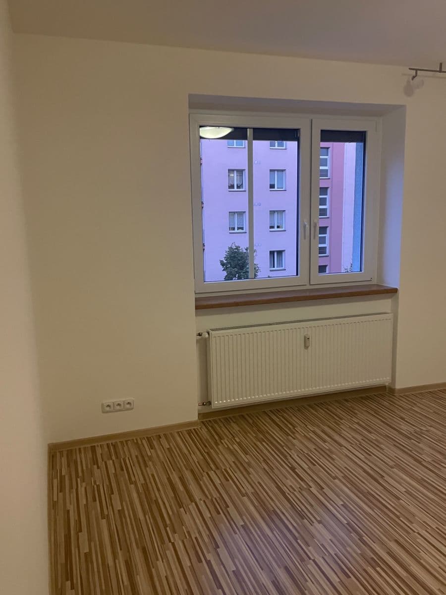 Prenájom bytu 1-izbový 42 m², Klatovská třída, Plzeň, Plzeňský kraj Prenájom bytu 1-izbový 42 m², Klatovská třída, Plzeň, Plzeňský kraj