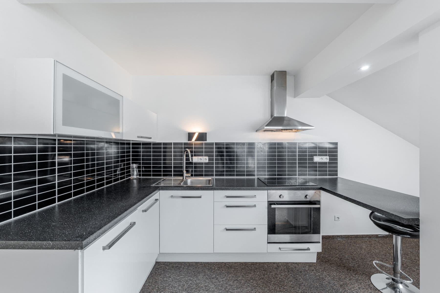 Prenájom bytu 3-izbový 100 m², Sudoměřská, Praha, Praha Prenájom bytu 3-izbový 100 m², Sudoměřská, Praha, Praha