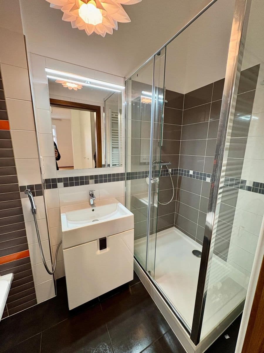 Prenájom bytu 1-izbový 39 m², Ve Vrchu, Praha, Praha Prenájom bytu 1-izbový 39 m², Ve Vrchu, Praha, Praha