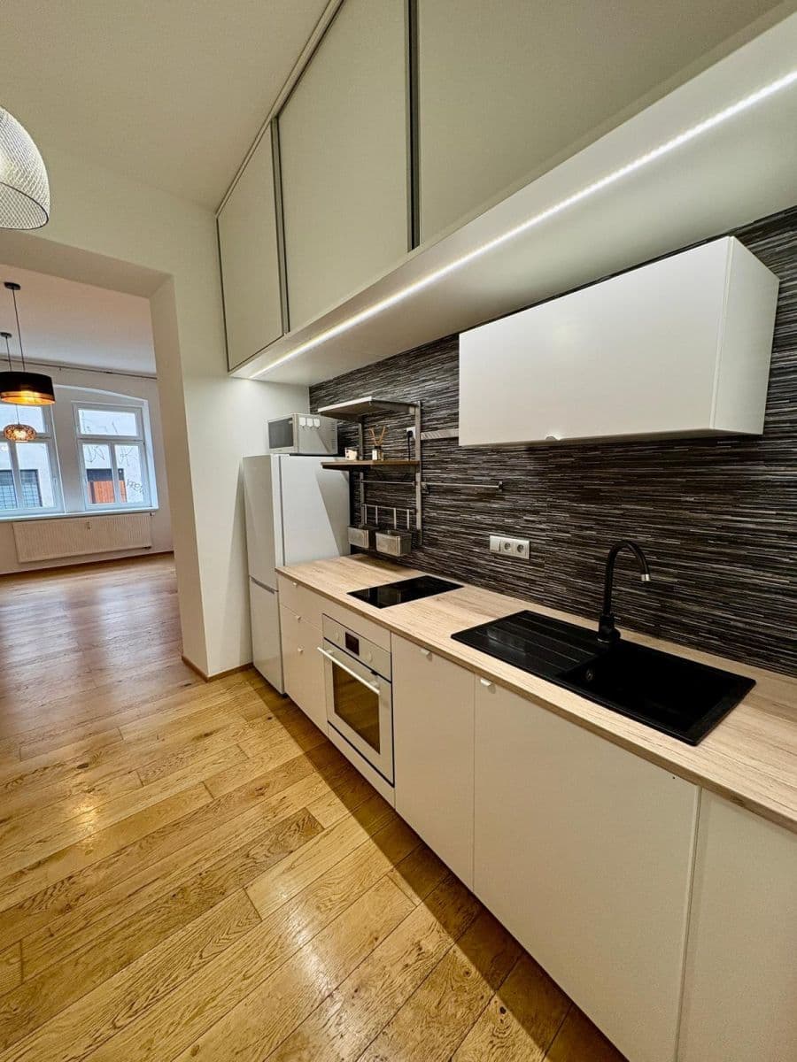 Prenájom bytu 1-izbový 39 m², Ve Vrchu, Praha, Praha Prenájom bytu 1-izbový 39 m², Ve Vrchu, Praha, Praha