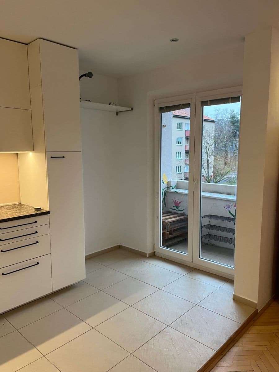 Prenájom bytu 3-izbový 63 m², Jeremenkova, Praha, Praha Prenájom bytu 3-izbový 63 m², Jeremenkova, Praha, Praha