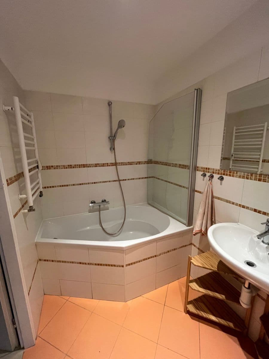 Prenájom bytu 3-izbový 63 m², Jeremenkova, Praha, Praha Prenájom bytu 3-izbový 63 m², Jeremenkova, Praha, Praha