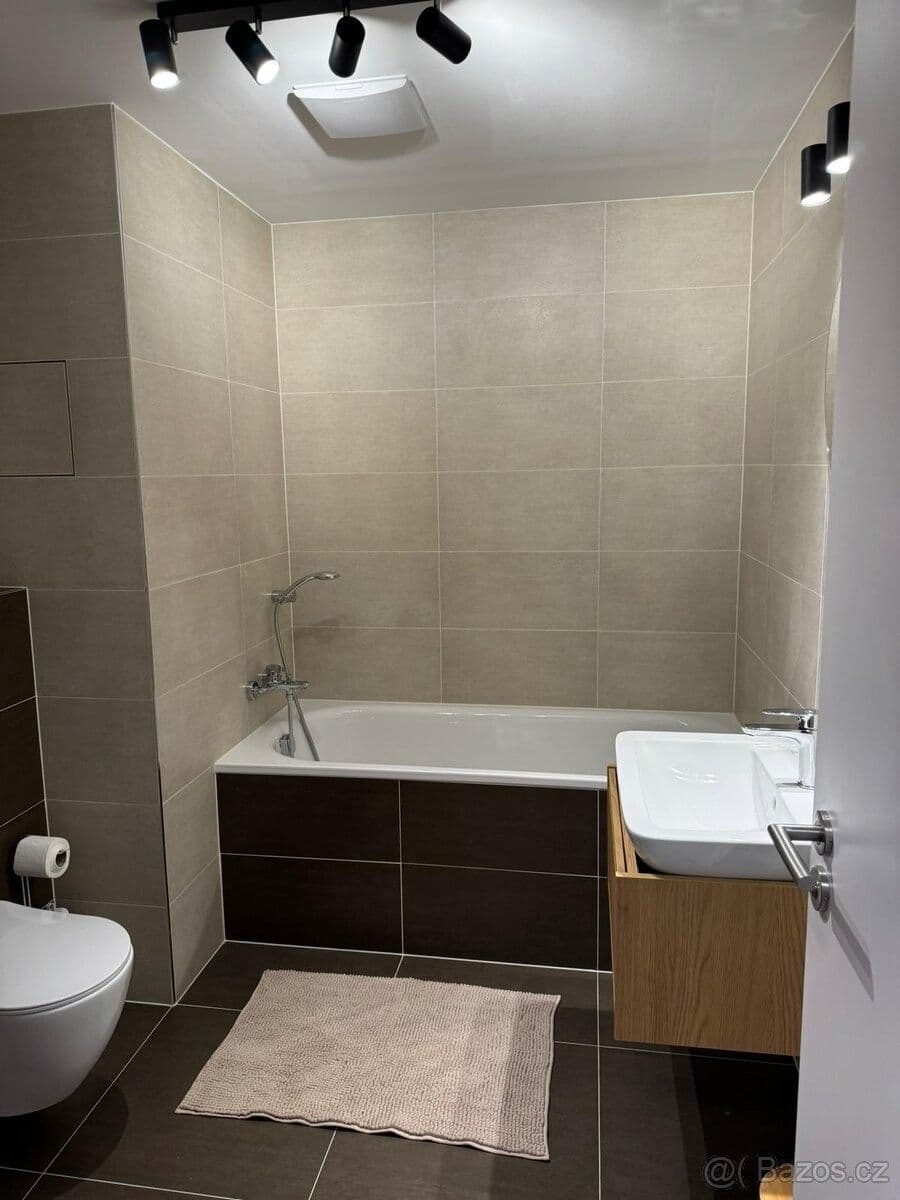 Prenájom bytu 1-izbový 40 m², Olgy Havlové, Praha, Praha Prenájom bytu 1-izbový 40 m², Olgy Havlové, Praha, Praha