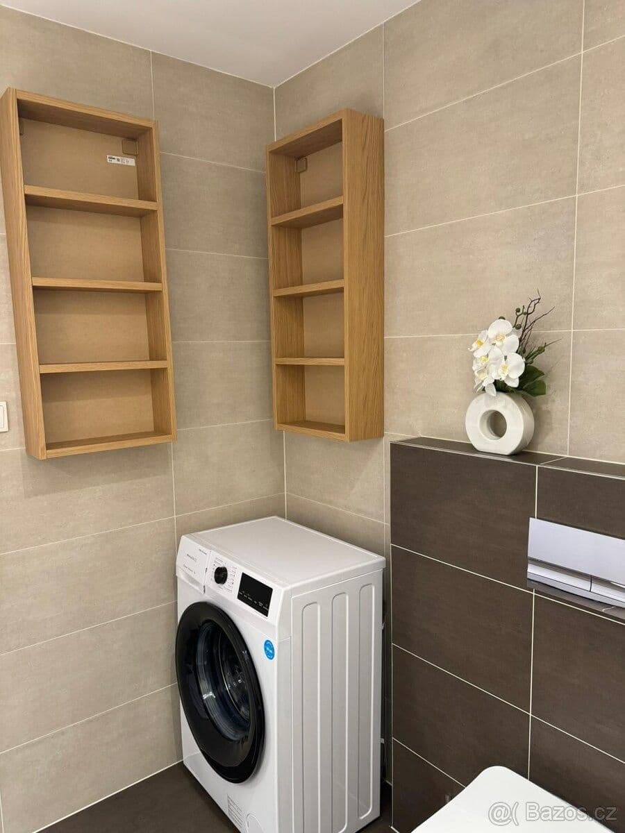 Prenájom bytu 1-izbový 40 m², Olgy Havlové, Praha, Praha Prenájom bytu 1-izbový 40 m², Olgy Havlové, Praha, Praha