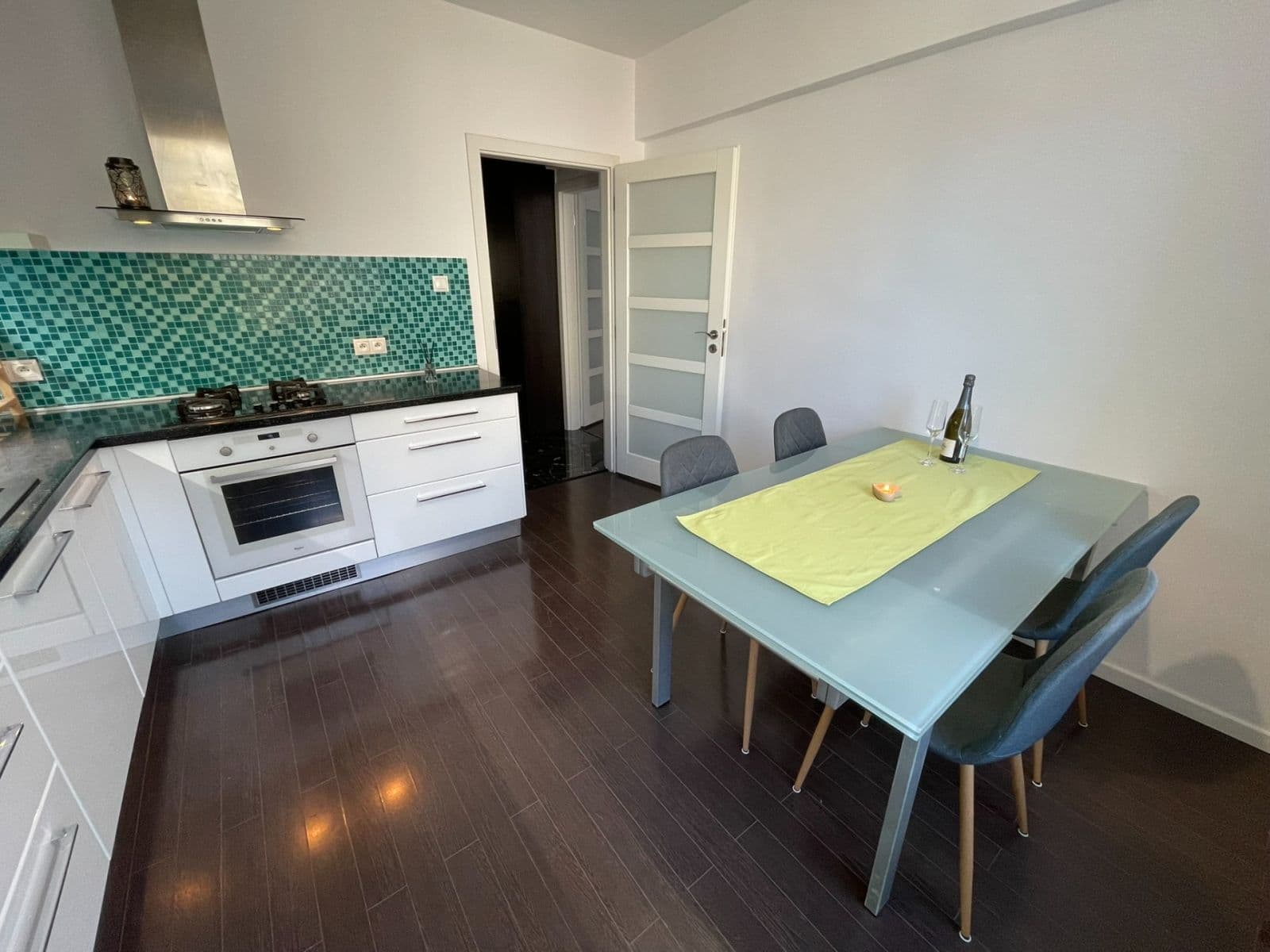 Prenájom bytu 2-izbový 54 m², Niťová, Ružinov, Bratislavský kraj Prenájom bytu 2-izbový 54 m², Niťová, Ružinov, Bratislavský kraj