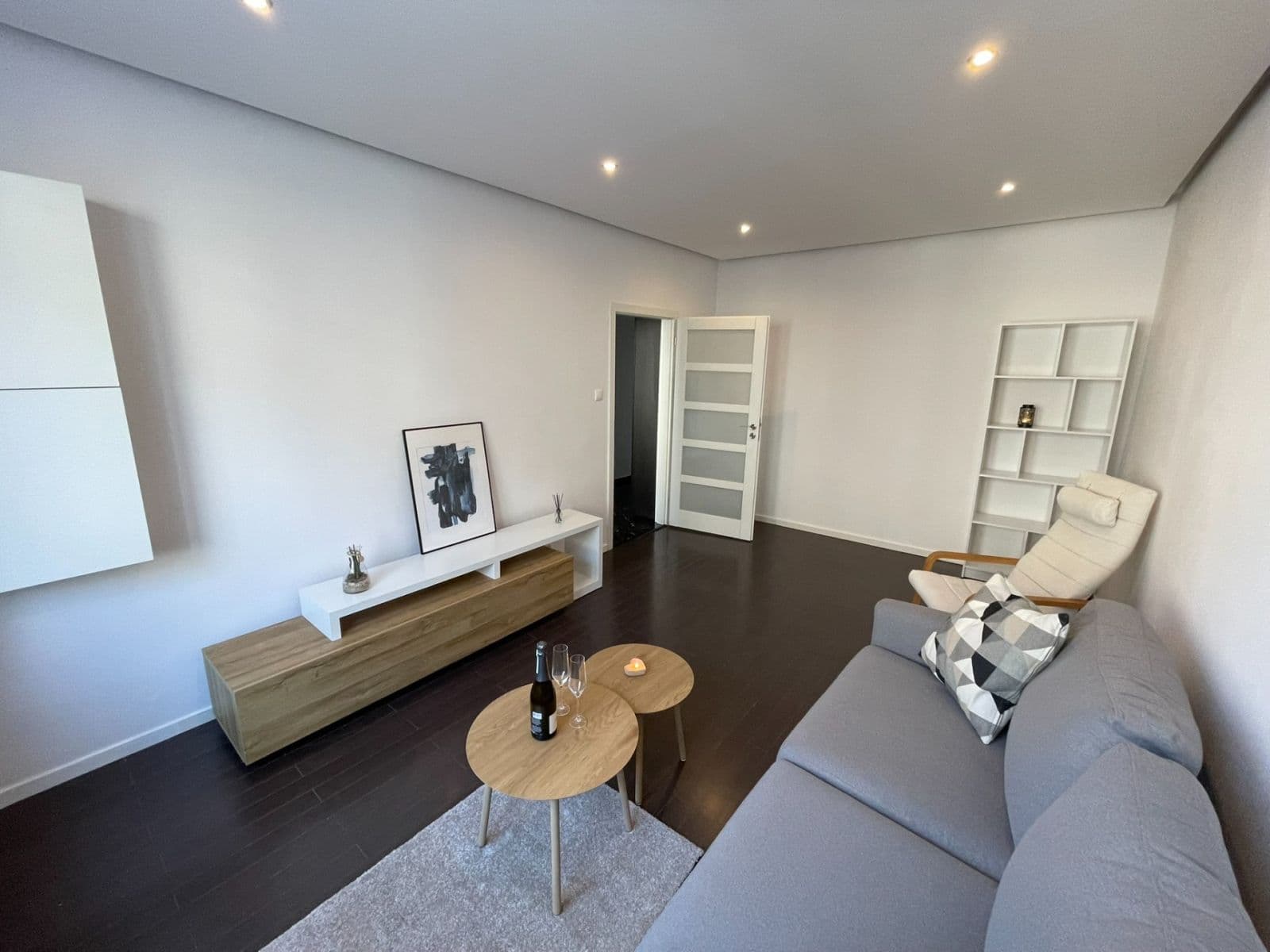 Prenájom bytu 2-izbový 54 m², Niťová, Ružinov, Bratislavský kraj Prenájom bytu 2-izbový 54 m², Niťová, Ružinov, Bratislavský kraj