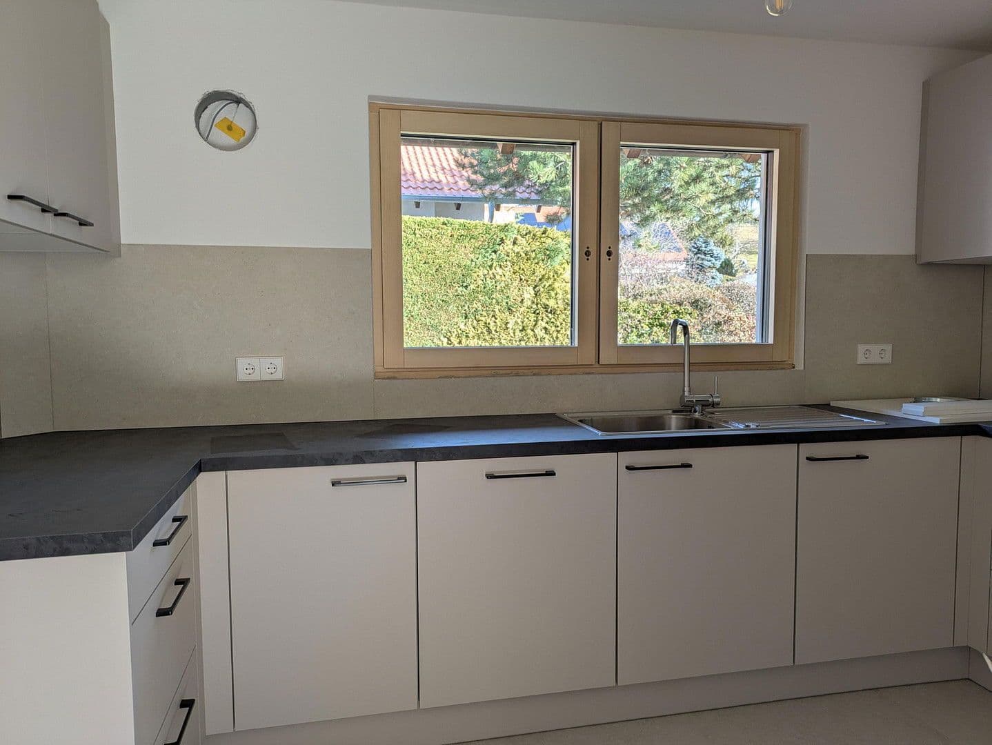 Prenájom bytu 2-izbový 73 m², Eningen unter Achalm, Bádensko-Wurttembersko Prenájom bytu 2-izbový 73 m², Eningen unter Achalm, Bádensko-Wurttembersko