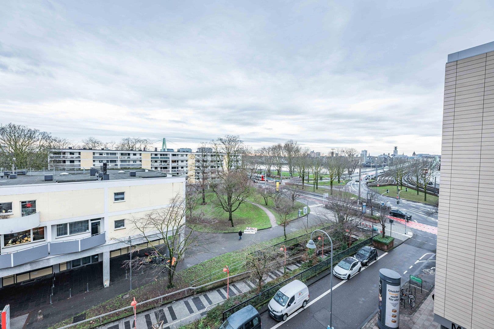 Prenájom bytu 5-izbový 24 m², Deutzer Freiheit 51, Köln, Severné Porýnie - Westfálsko Prenájom bytu 5-izbový 24 m², Deutzer Freiheit 51, Köln, Severné Porýnie - Westfálsko