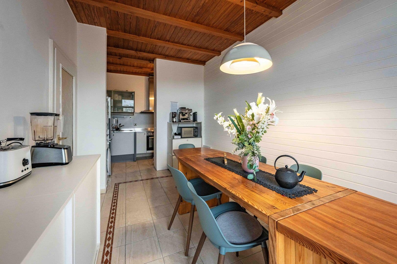 Prenájom bytu 5-izbový 24 m², Deutzer Freiheit 51, Köln, Severné Porýnie - Westfálsko Prenájom bytu 5-izbový 24 m², Deutzer Freiheit 51, Köln, Severné Porýnie - Westfálsko