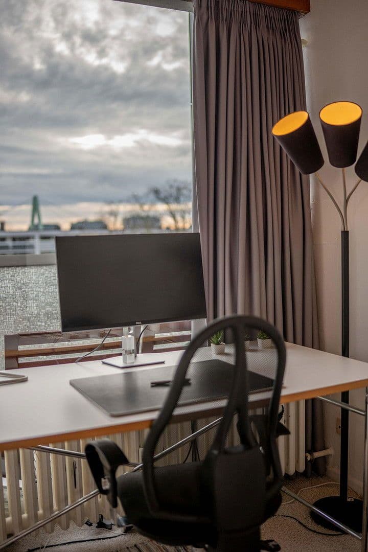 Prenájom bytu 5-izbový 24 m², Deutzer Freiheit 51, Köln, Severné Porýnie - Westfálsko Prenájom bytu 5-izbový 24 m², Deutzer Freiheit 51, Köln, Severné Porýnie - Westfálsko