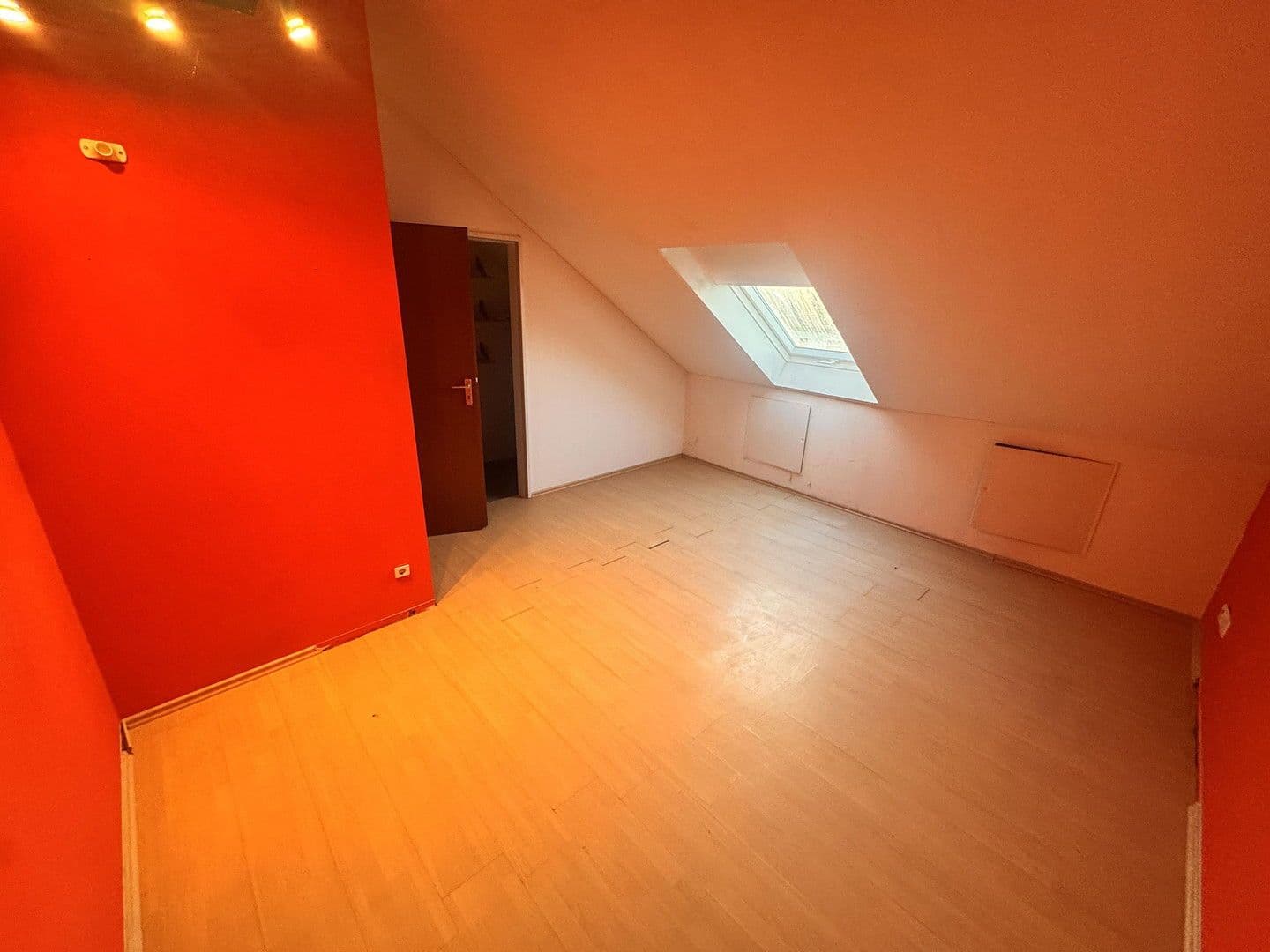 Predaj domu 127 m², pozemek 189 m², Düsseldorf, Severné Porýnie - Westfálsko Predaj domu 127 m², pozemek 189 m², Düsseldorf, Severné Porýnie - Westfálsko