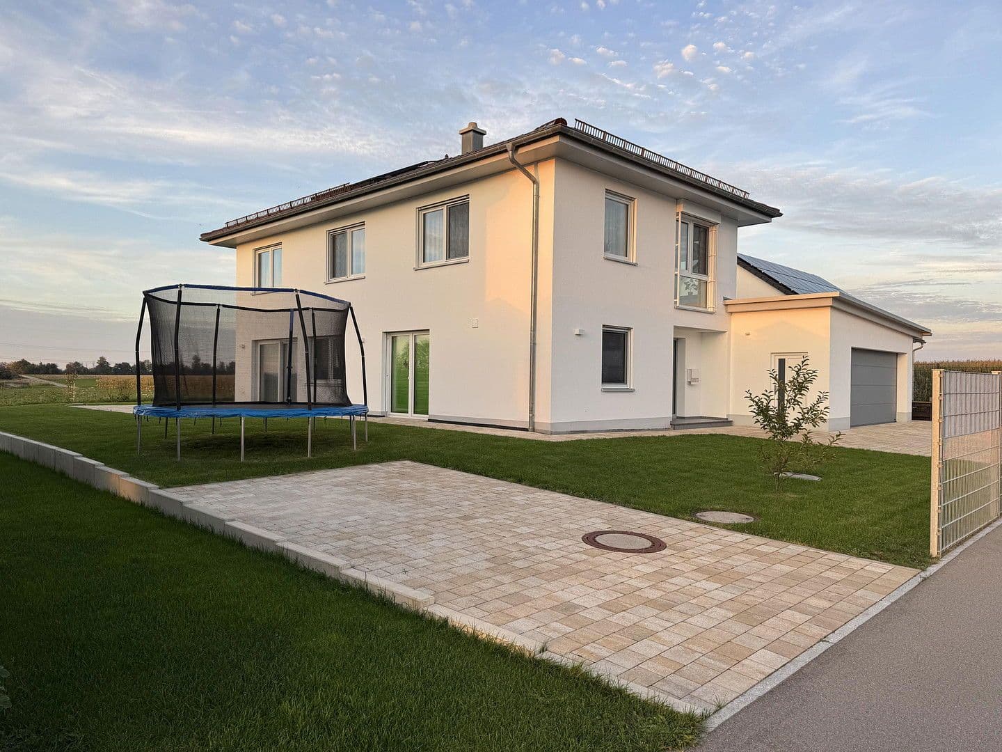 Predaj domu 227 m², pozemek 639 m², Laupheim, Bádensko-Wurttembersko Predaj domu 227 m², pozemek 639 m², Laupheim, Bádensko-Wurttembersko