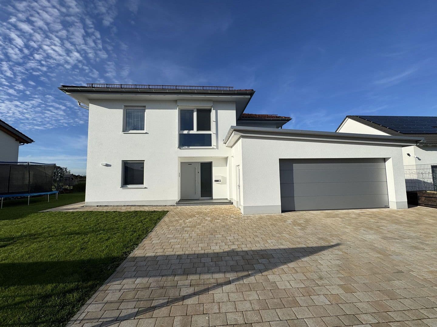 Predaj domu 227 m², pozemek 639 m², Laupheim, Bádensko-Wurttembersko Predaj domu 227 m², pozemek 639 m², Laupheim, Bádensko-Wurttembersko