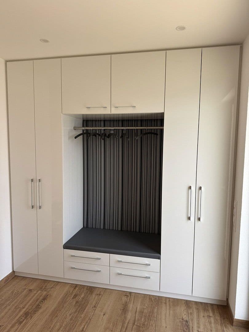 Predaj domu 227 m², pozemek 639 m², Laupheim, Bádensko-Wurttembersko Predaj domu 227 m², pozemek 639 m², Laupheim, Bádensko-Wurttembersko