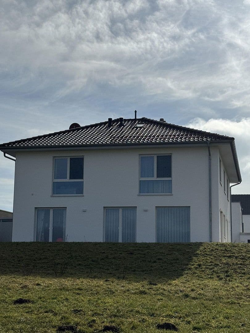 Predaj domu 227 m², pozemek 639 m², Laupheim, Bádensko-Wurttembersko Predaj domu 227 m², pozemek 639 m², Laupheim, Bádensko-Wurttembersko