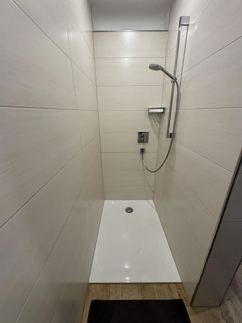 Predaj domu 227 m², pozemek 639 m², Laupheim, Bádensko-Wurttembersko Predaj domu 227 m², pozemek 639 m², Laupheim, Bádensko-Wurttembersko