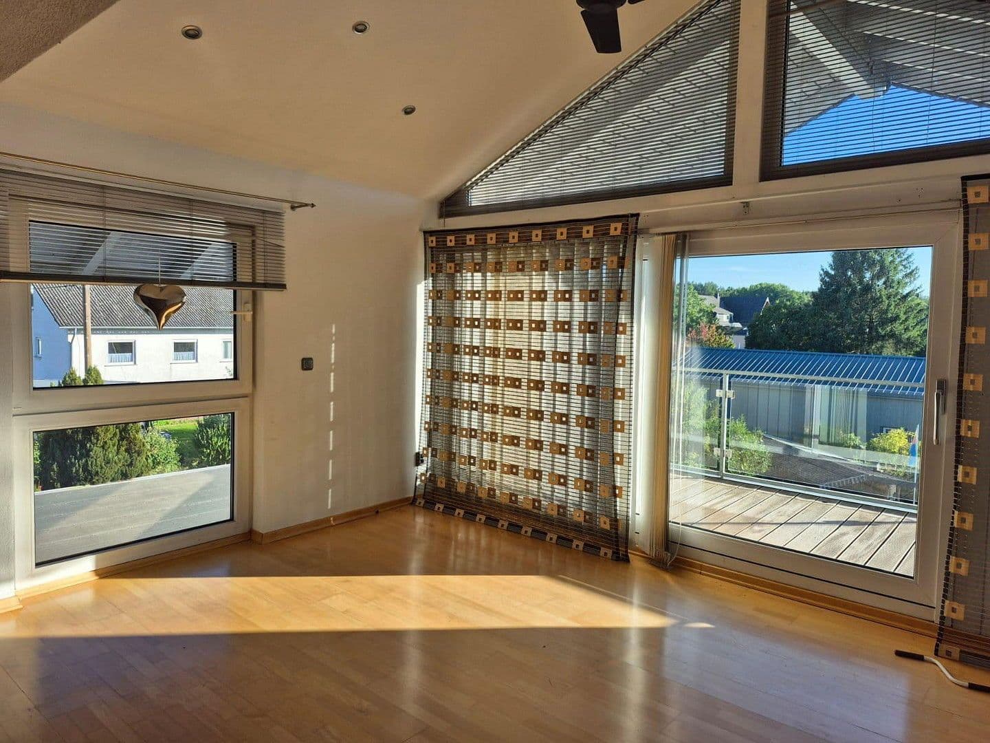 Prenájom bytu 4-izbový 132 m², Argenthal, Porýnie-Falcko Prenájom bytu 4-izbový 132 m², Argenthal, Porýnie-Falcko