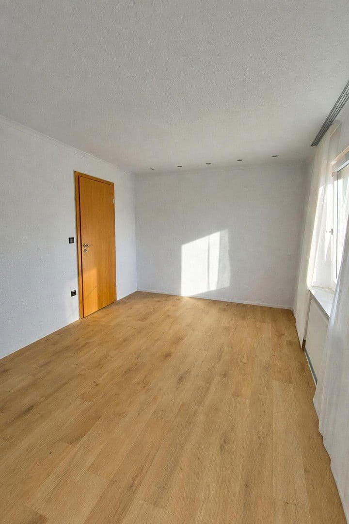 Prenájom bytu 4-izbový 132 m², Argenthal, Porýnie-Falcko Prenájom bytu 4-izbový 132 m², Argenthal, Porýnie-Falcko