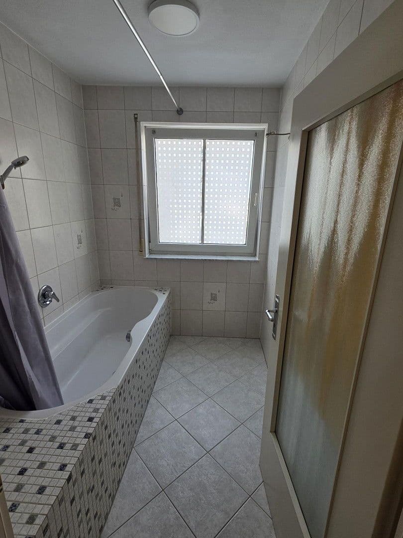 Prenájom bytu 2-izbový 67 m², Nürtinger Straße 4/2, Metzingen, Bádensko-Wurttembersko Prenájom bytu 2-izbový 67 m², Nürtinger Straße 4/2, Metzingen, Bádensko-Wurttembersko