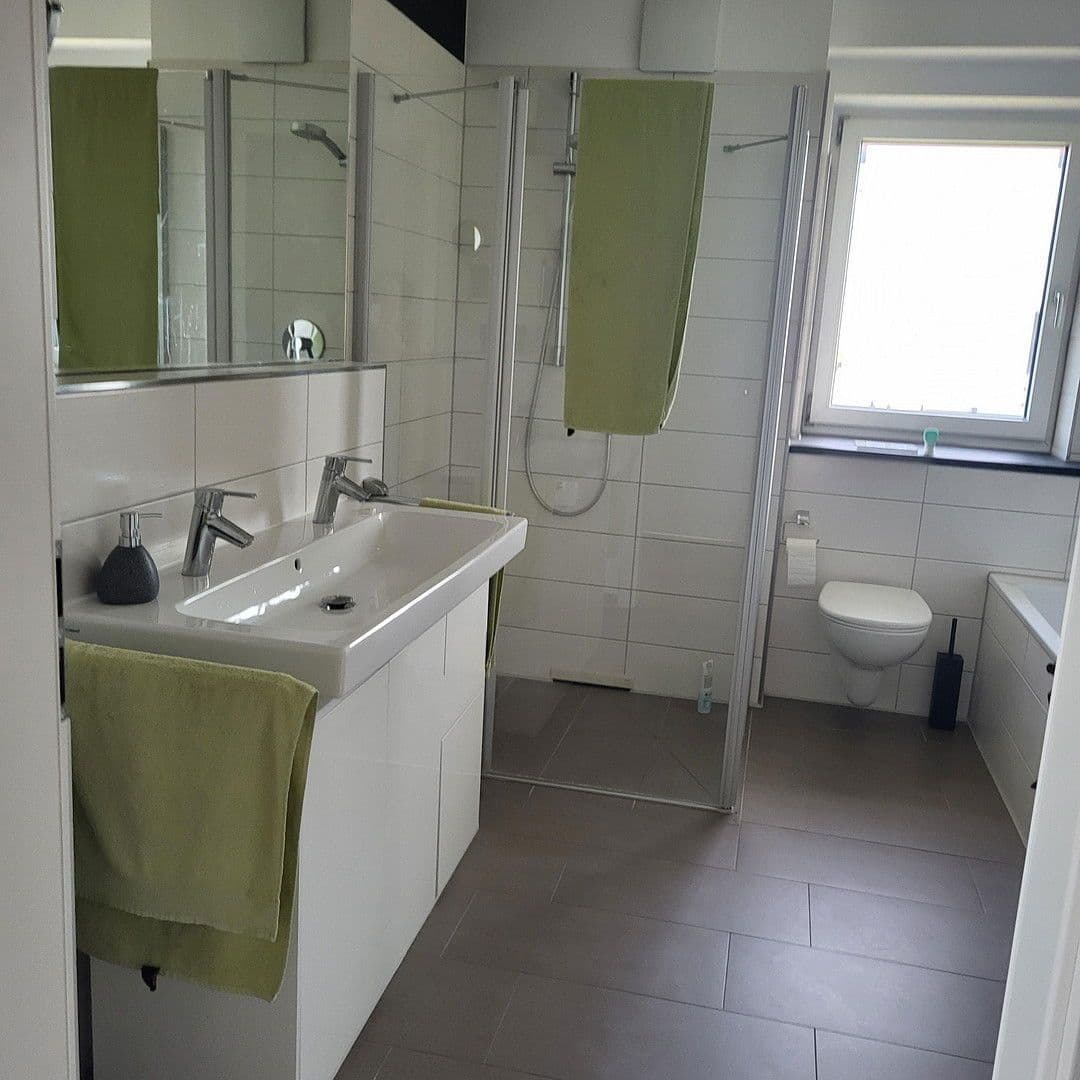 Prenájom bytu 3-izbový 120 m², Kolbermoor, Bavorsko Prenájom bytu 3-izbový 120 m², Kolbermoor, Bavorsko