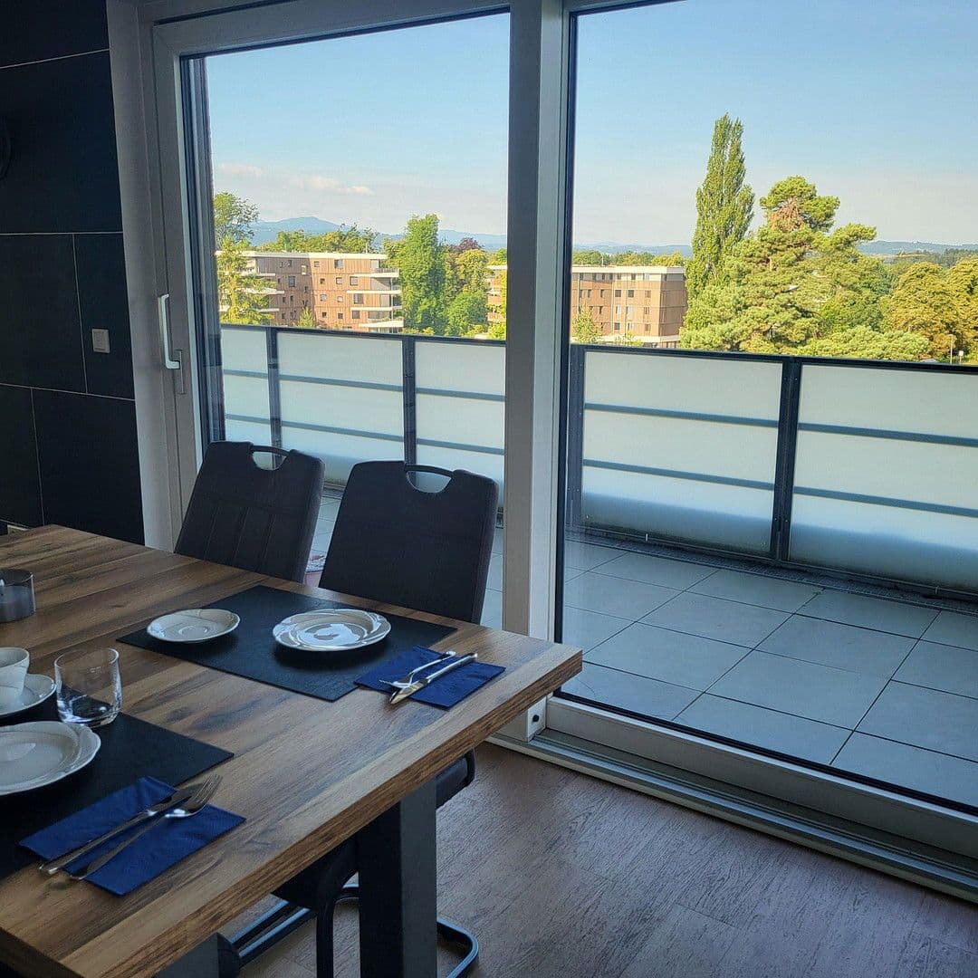 Prenájom bytu 3-izbový 120 m², Kolbermoor, Bavorsko Prenájom bytu 3-izbový 120 m², Kolbermoor, Bavorsko