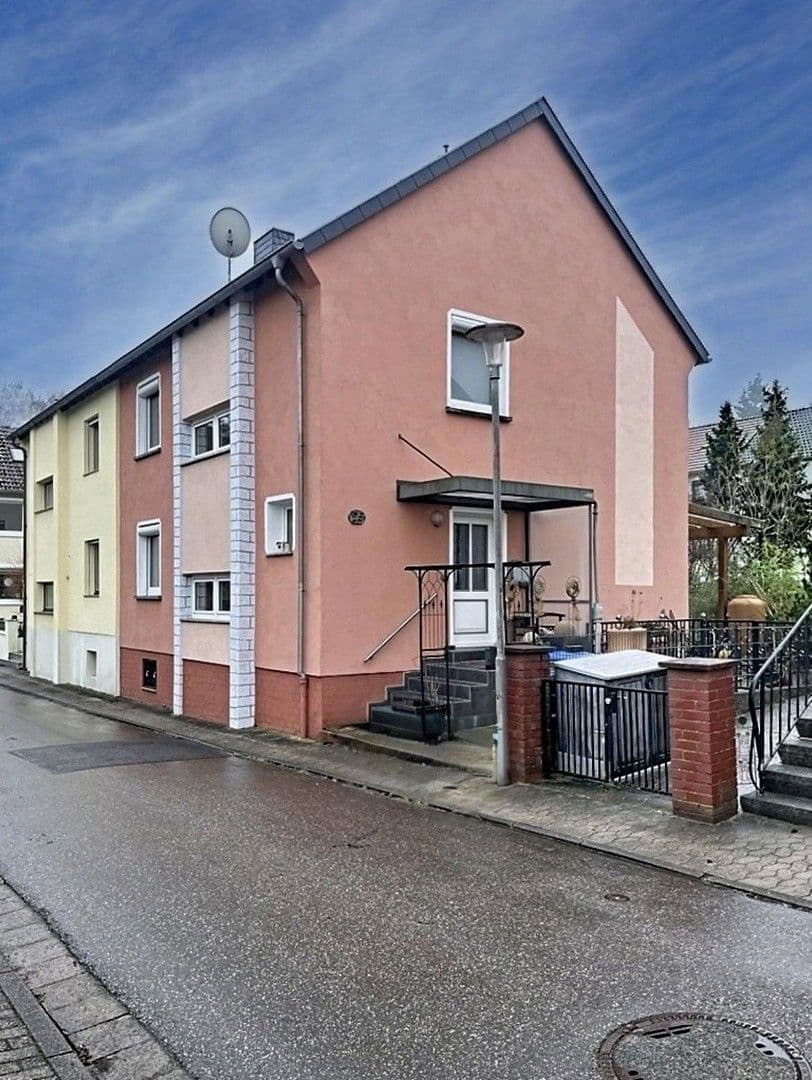 Predaj domu 138 m², pozemek 300 m², Sankt Ingbert, Sársko Predaj domu 138 m², pozemek 300 m², Sankt Ingbert, Sársko