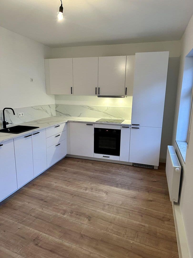 Prenájom bytu 1-izbový 56 m², Stuttgart, Bádensko-Wurttembersko Prenájom bytu 1-izbový 56 m², Stuttgart, Bádensko-Wurttembersko
