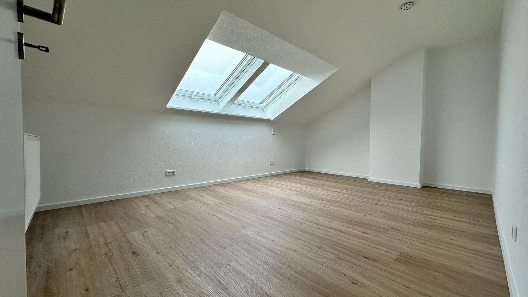 Prenájom bytu 2-izbový 57 m², Sindelfingen, Bádensko-Wurttembersko Prenájom bytu 2-izbový 57 m², Sindelfingen, Bádensko-Wurttembersko
