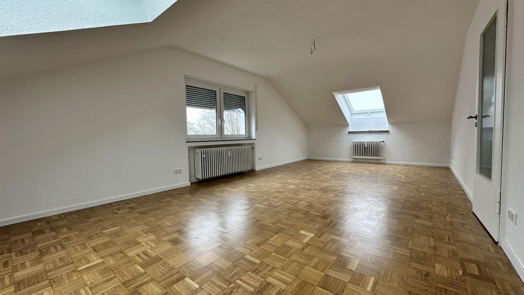 Prenájom bytu 2-izbový 57 m², Sindelfingen, Bádensko-Wurttembersko Prenájom bytu 2-izbový 57 m², Sindelfingen, Bádensko-Wurttembersko