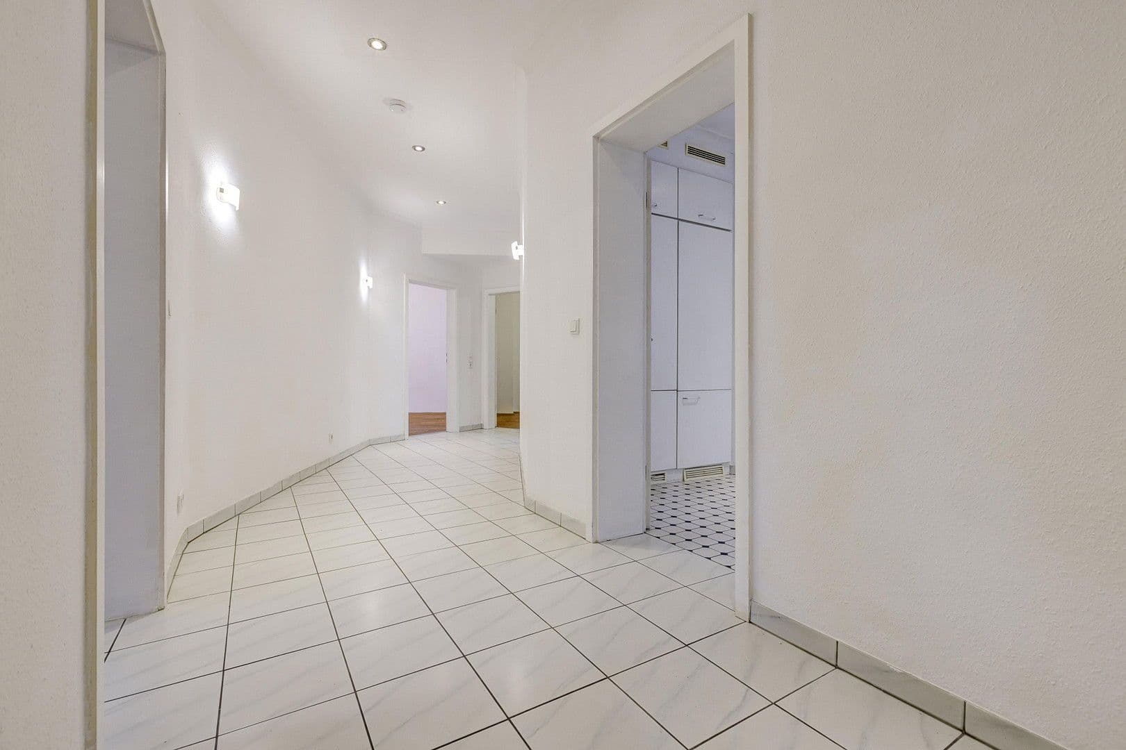 Predaj bytu 3-izbový 96 m², Frankfurt am Main, Hesensko Predaj bytu 3-izbový 96 m², Frankfurt am Main, Hesensko