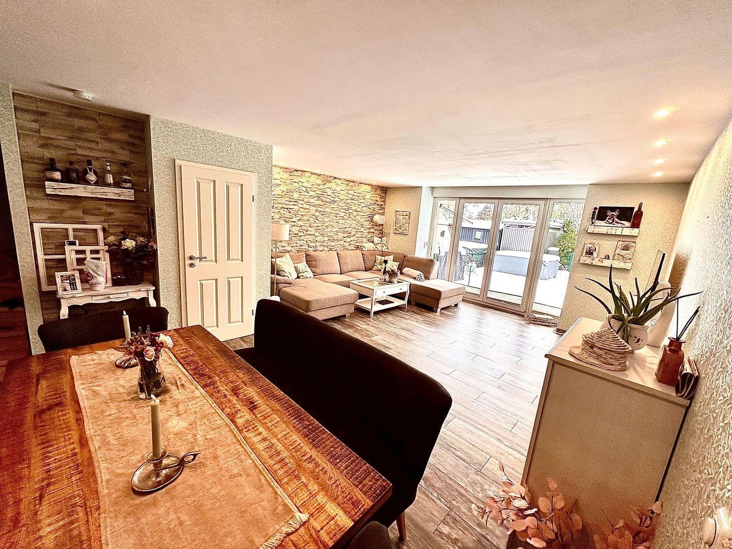 Predaj domu 130 m², pozemek 149 m², Glienicke/Nordbahn, Brandenbursko Predaj domu 130 m², pozemek 149 m², Glienicke/Nordbahn, Brandenbursko