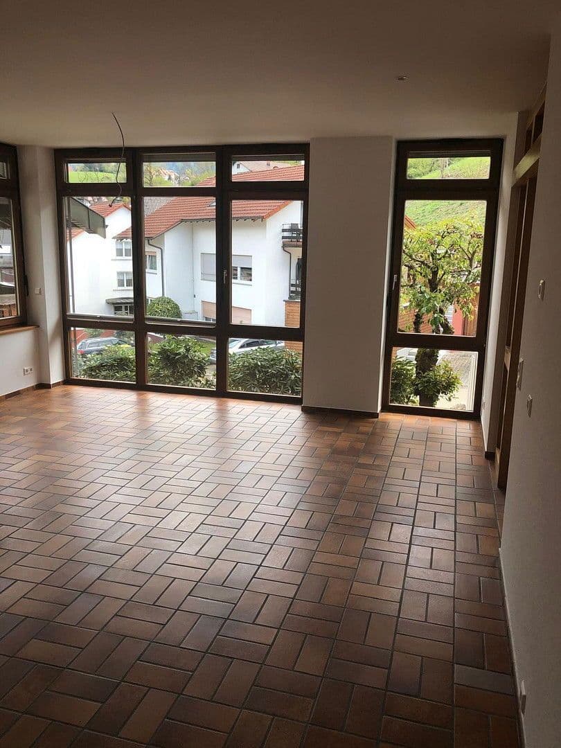 Prenájom bytu 3-izbový 82 m², Bühlertal, Bádensko-Wurttembersko Prenájom bytu 3-izbový 82 m², Bühlertal, Bádensko-Wurttembersko