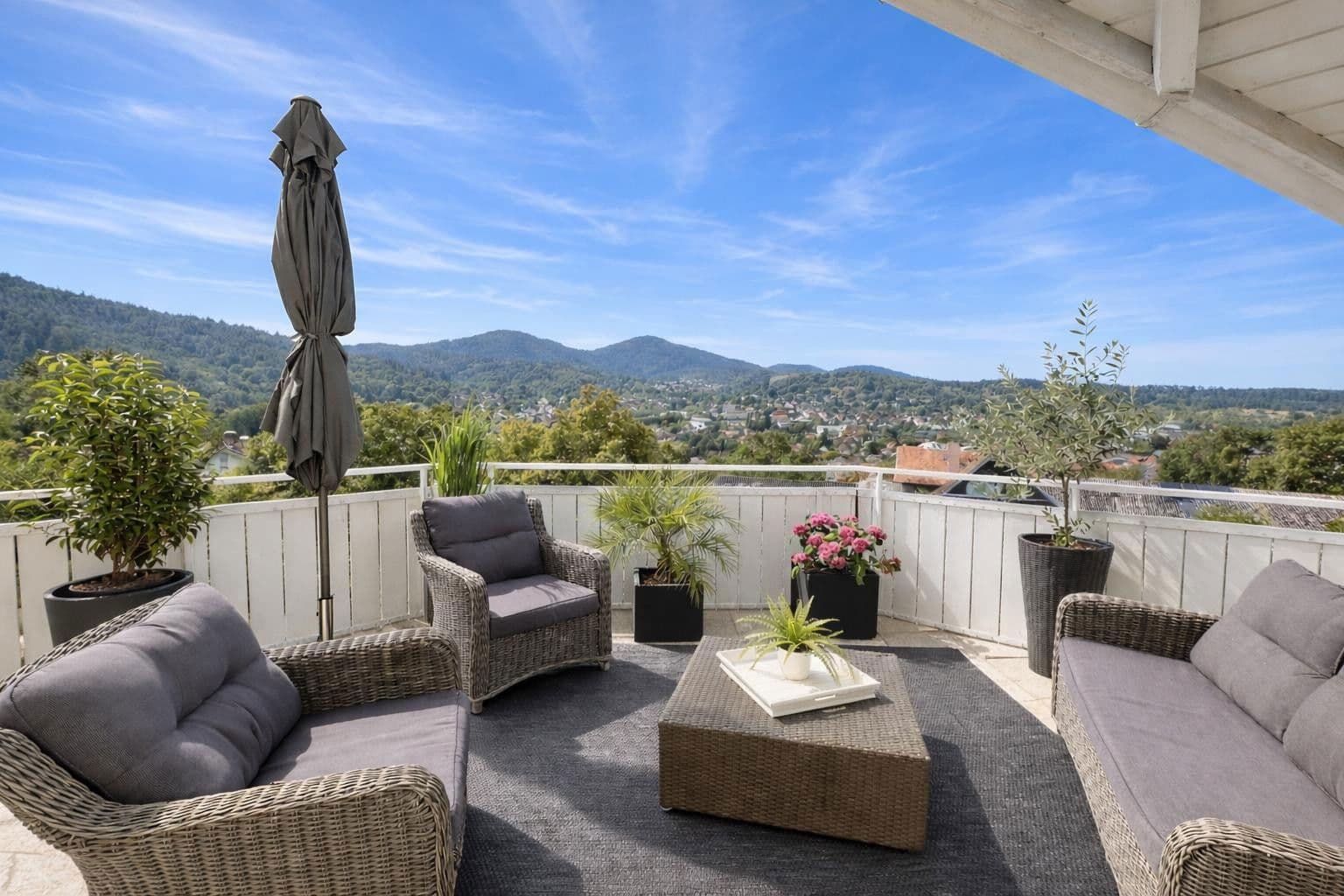 Prenájom bytu 4-izbový 120 m², Gernsbach, Bádensko-Wurttembersko Prenájom bytu 4-izbový 120 m², Gernsbach, Bádensko-Wurttembersko