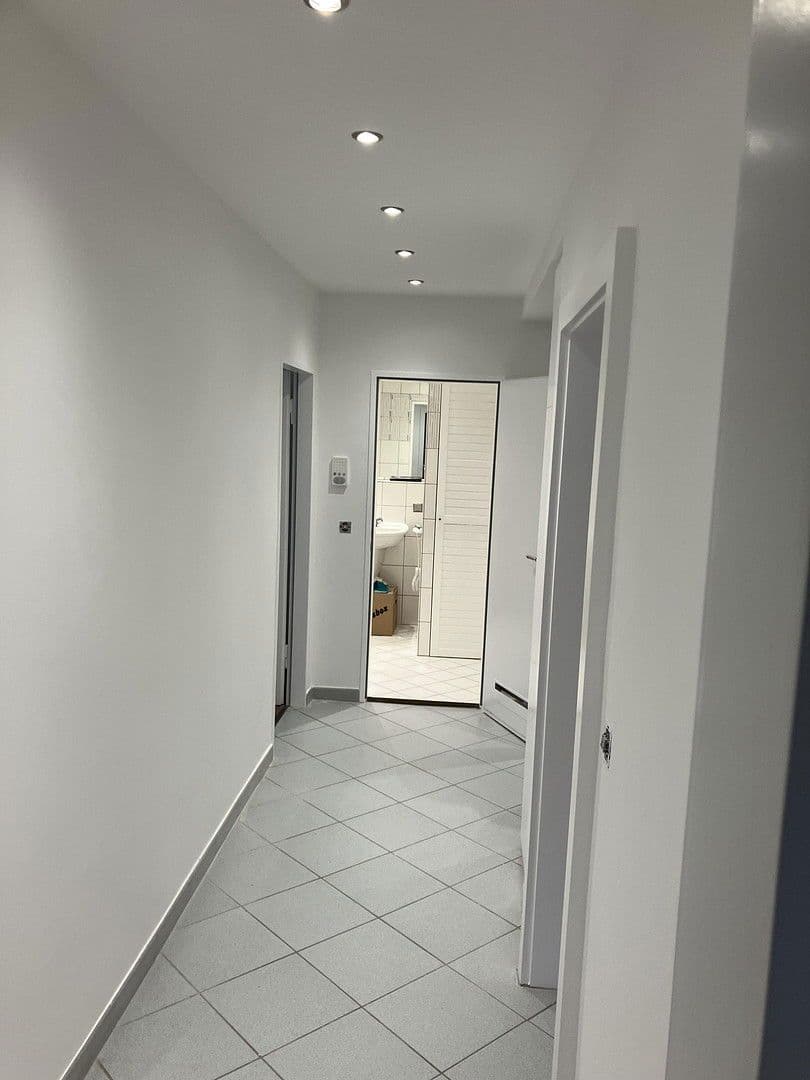 Prenájom bytu 3-izbový 100 m², Frankfurt, Hesensko Prenájom bytu 3-izbový 100 m², Frankfurt, Hesensko