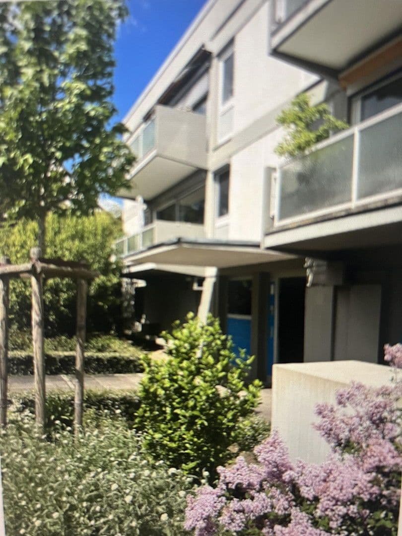 Prenájom bytu 3-izbový 100 m², Frankfurt, Hesensko Prenájom bytu 3-izbový 100 m², Frankfurt, Hesensko