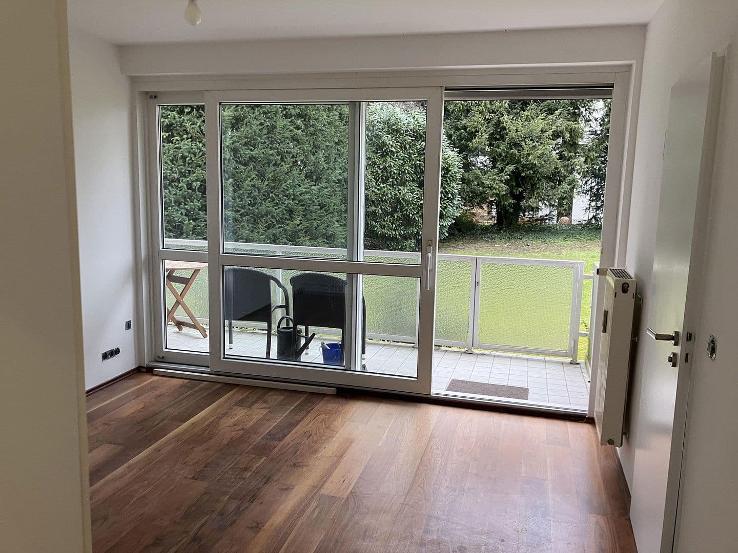 Prenájom bytu 3-izbový 100 m², Frankfurt, Hesensko Prenájom bytu 3-izbový 100 m², Frankfurt, Hesensko