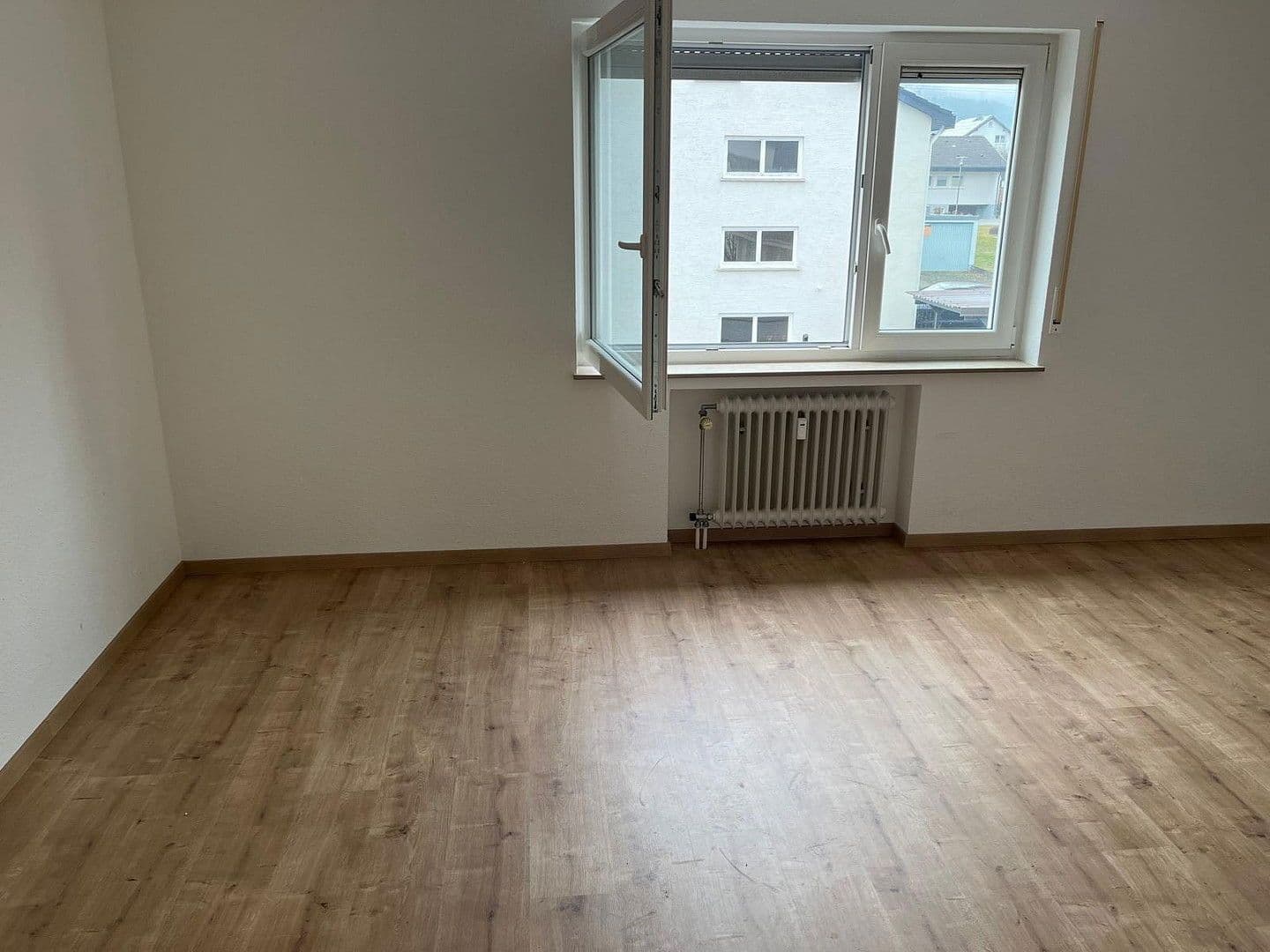 Prenájom bytu 4-izbový 92 m², Wurmlingen, Bádensko-Wurttembersko Prenájom bytu 4-izbový 92 m², Wurmlingen, Bádensko-Wurttembersko
