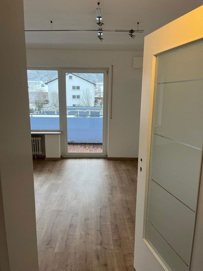 Prenájom bytu 4-izbový 92 m², Wurmlingen, Bádensko-Wurttembersko Prenájom bytu 4-izbový 92 m², Wurmlingen, Bádensko-Wurttembersko