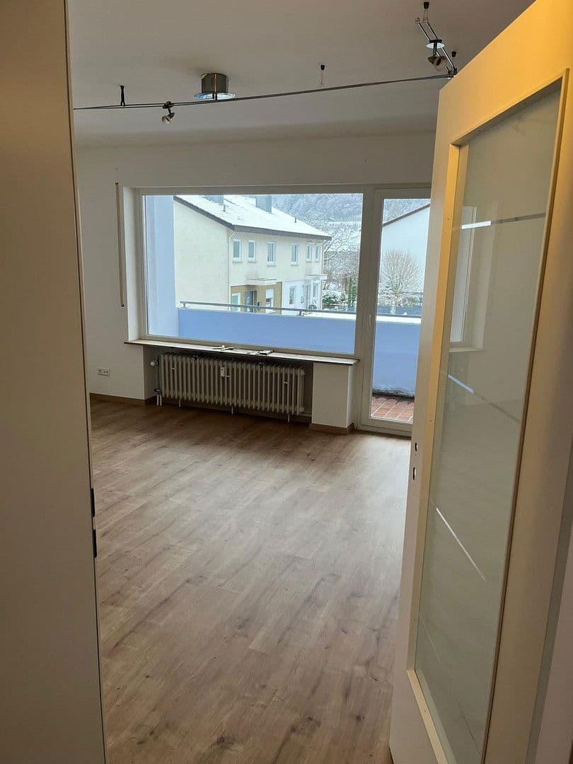 Prenájom bytu 4-izbový 92 m², Wurmlingen, Bádensko-Wurttembersko Prenájom bytu 4-izbový 92 m², Wurmlingen, Bádensko-Wurttembersko