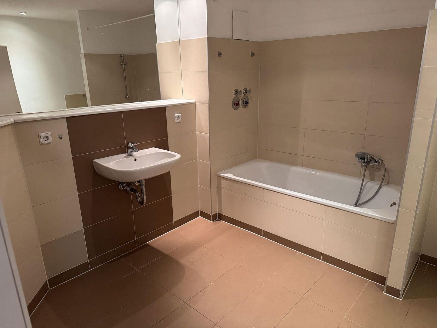 Predaj bytu 3-izbový 100 m², Kolberger Straße 11, Berlin, Berlín Predaj bytu 3-izbový 100 m², Kolberger Straße 11, Berlin, Berlín