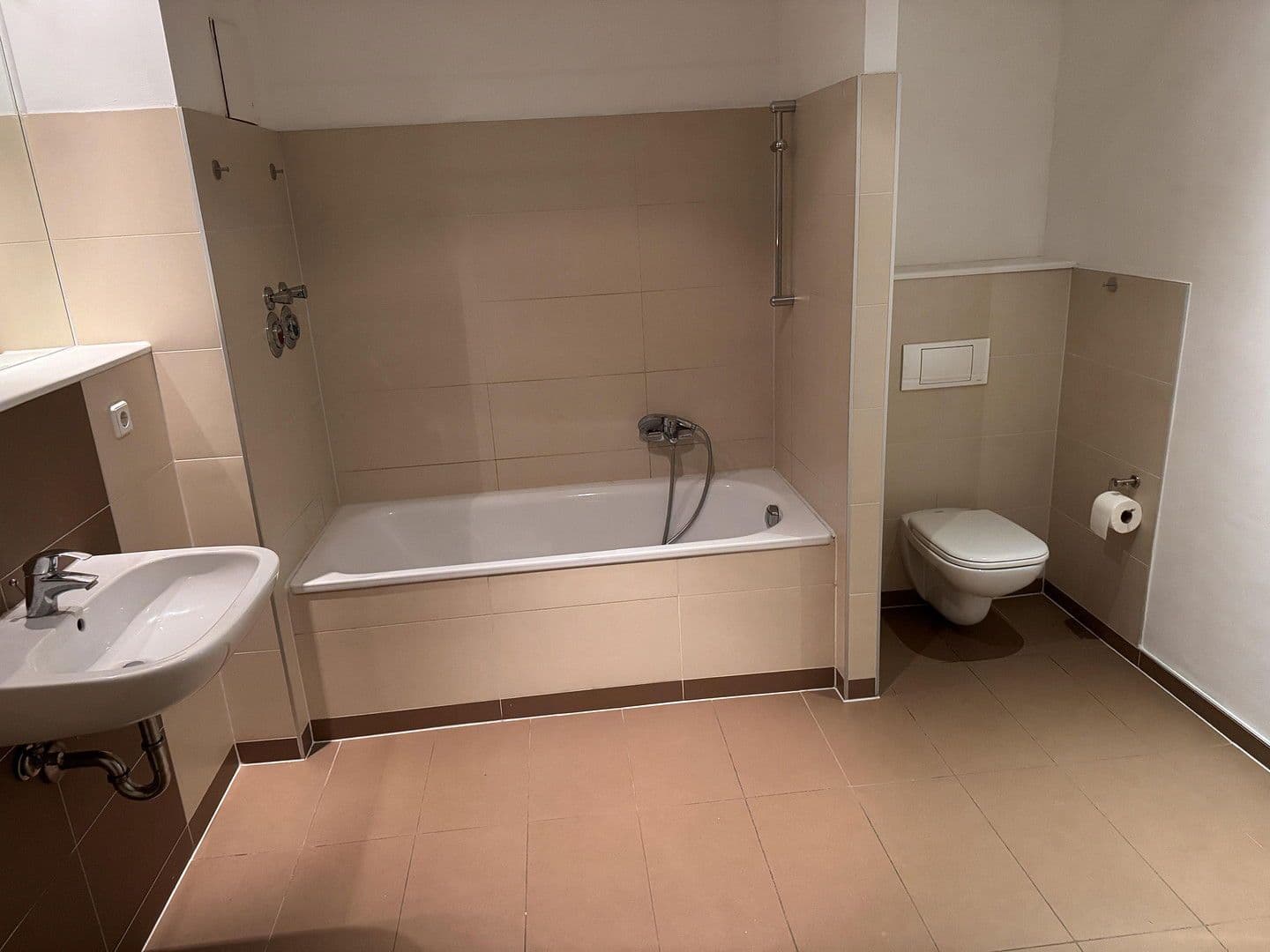 Predaj bytu 3-izbový 100 m², Kolberger Straße 11, Berlin, Berlín Predaj bytu 3-izbový 100 m², Kolberger Straße 11, Berlin, Berlín