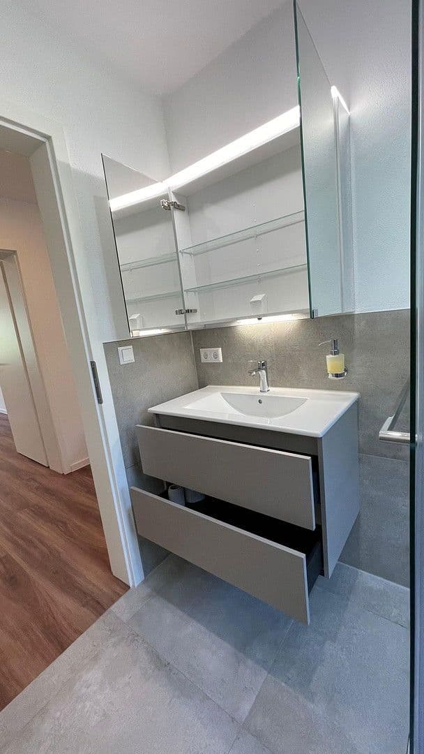 Prenájom bytu 3-izbový 75 m², Remseck am Neckar, Bádensko-Wurttembersko Prenájom bytu 3-izbový 75 m², Remseck am Neckar, Bádensko-Wurttembersko