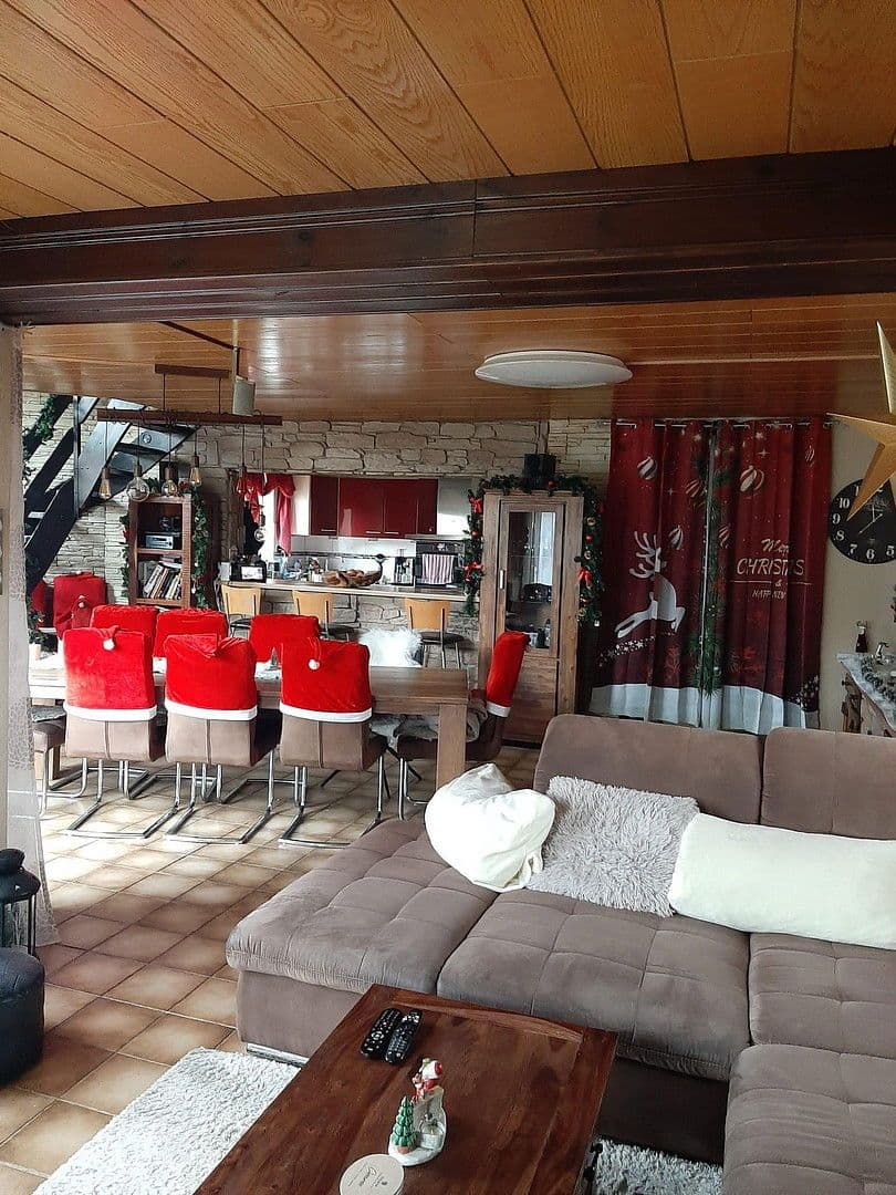 Predaj domu 270 m², pozemek 401 m², Raunheim, Hesensko Predaj domu 270 m², pozemek 401 m², Raunheim, Hesensko