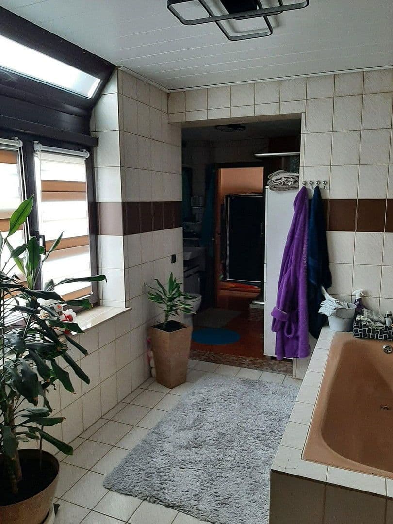 Predaj domu 270 m², pozemek 401 m², Raunheim, Hesensko Predaj domu 270 m², pozemek 401 m², Raunheim, Hesensko